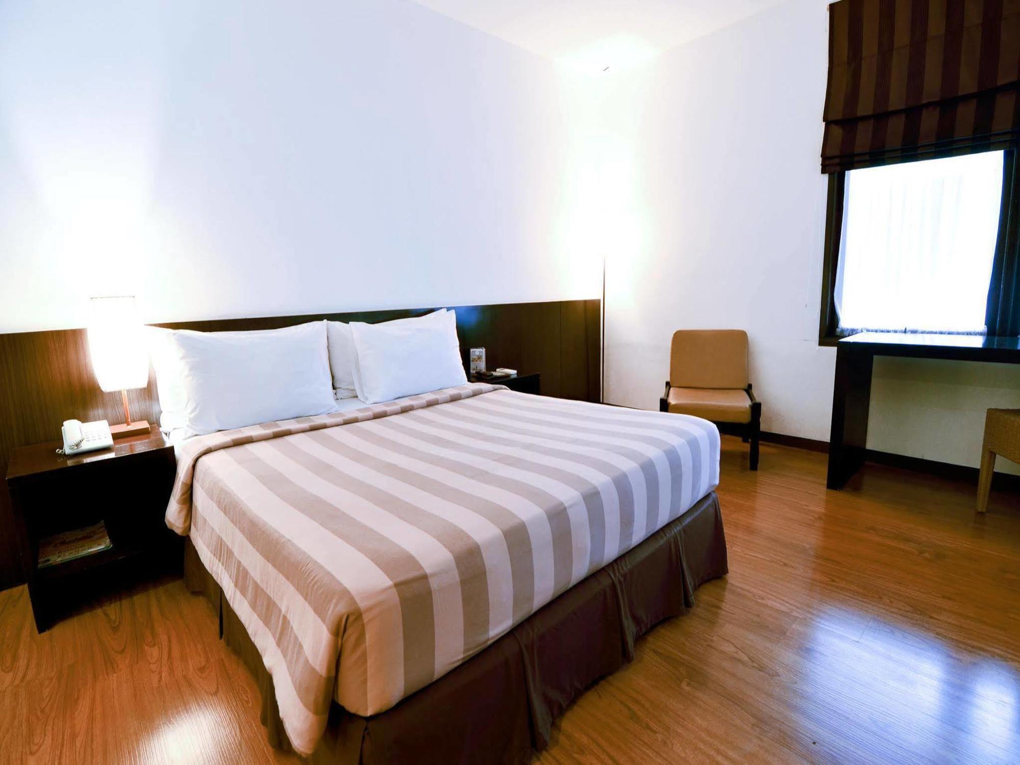 Gumilang Regency Hotel Бандунг Екстер'єр фото
