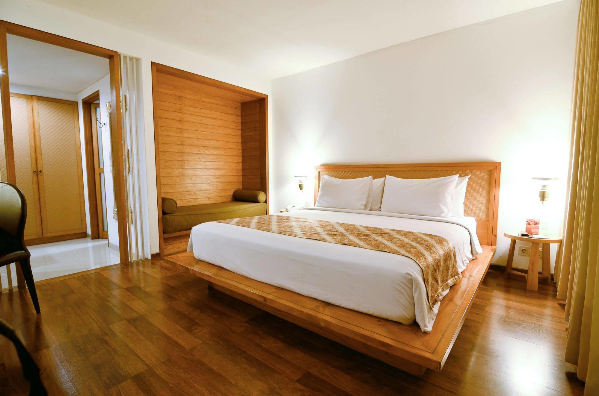 Gumilang Regency Hotel Бандунг Екстер'єр фото