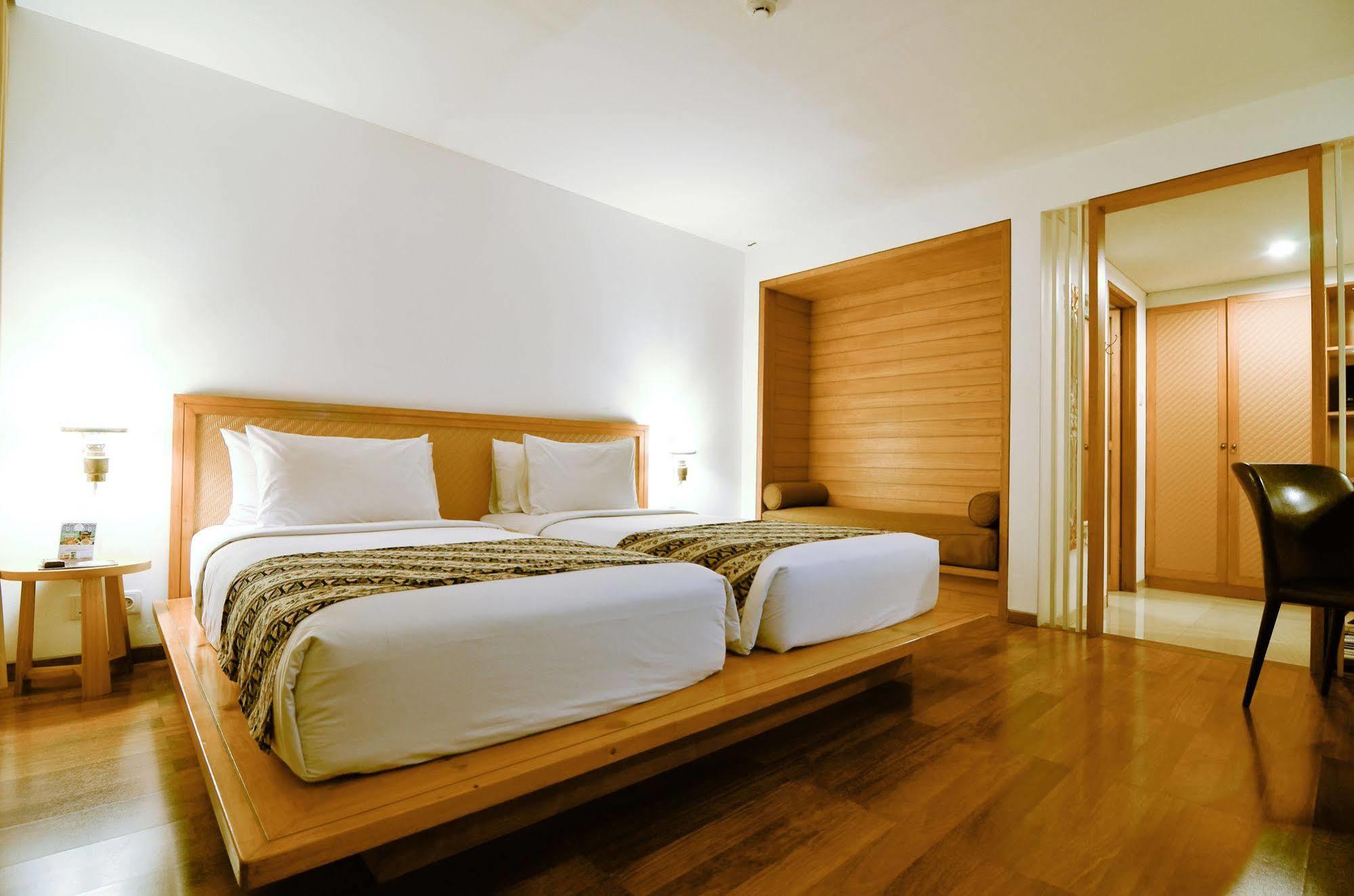 Gumilang Regency Hotel Бандунг Екстер'єр фото