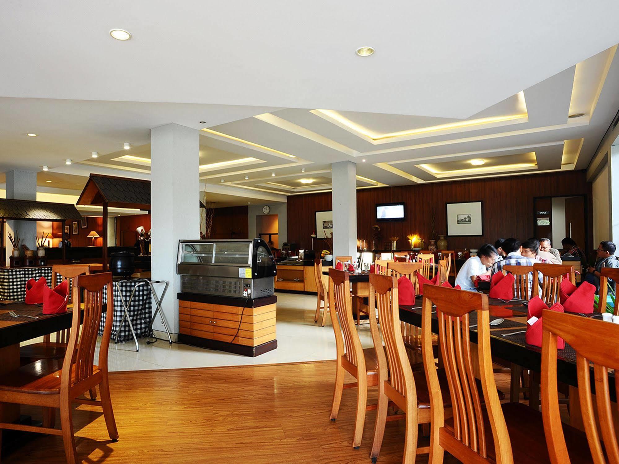 Gumilang Regency Hotel Бандунг Екстер'єр фото