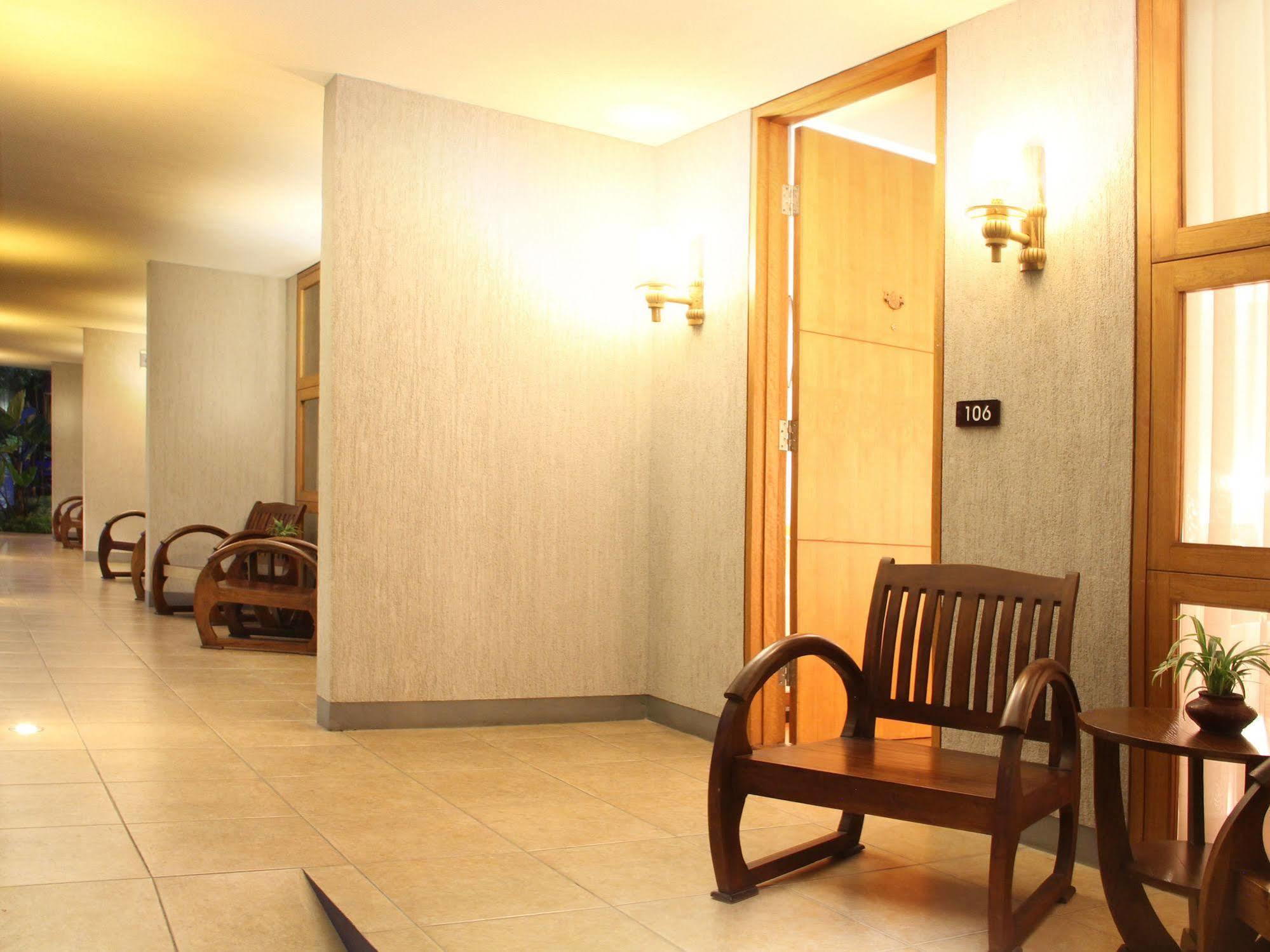 Gumilang Regency Hotel Бандунг Екстер'єр фото