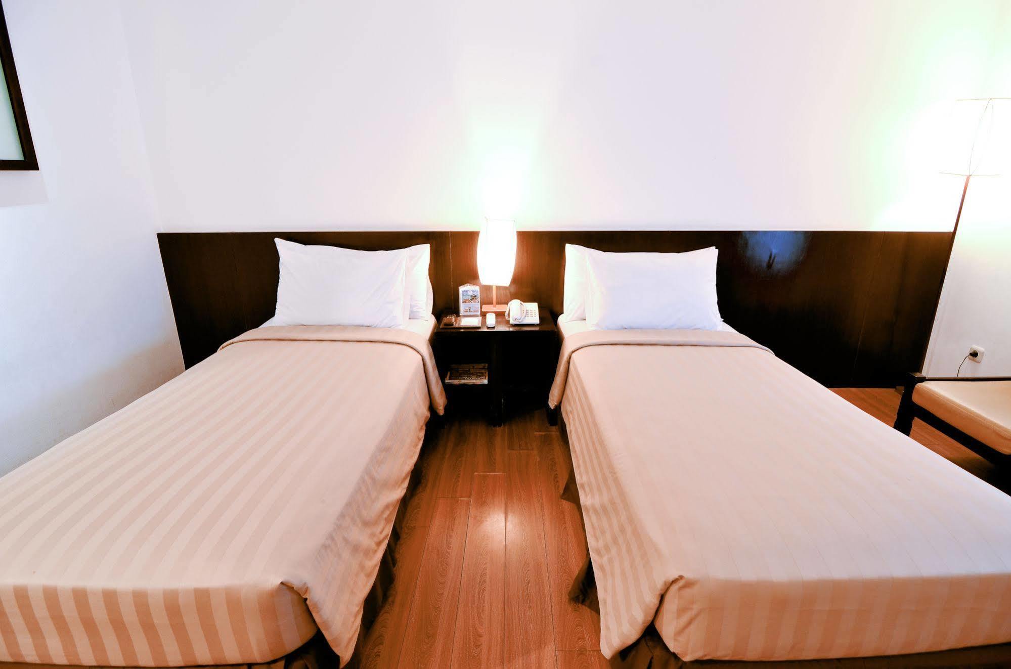 Gumilang Regency Hotel Бандунг Екстер'єр фото